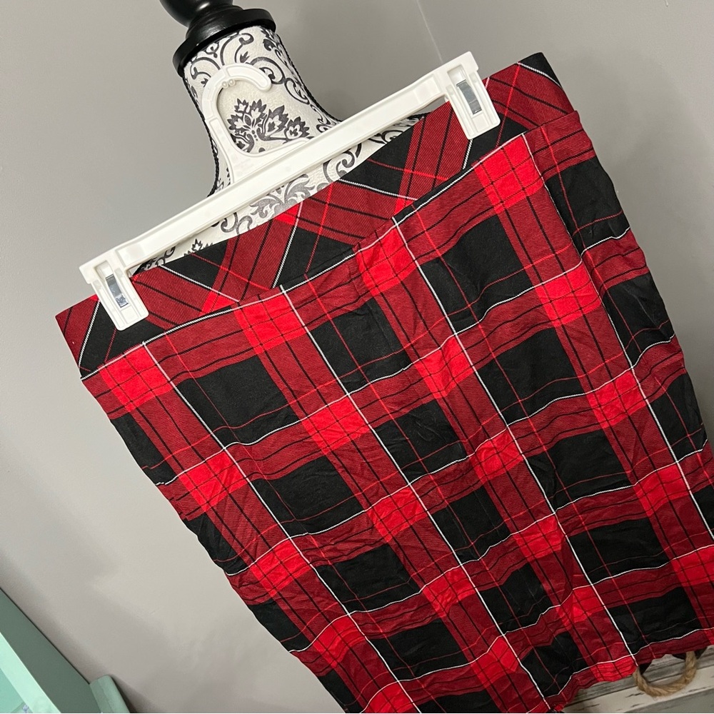 Torrid Mini Studio Luxe Ponte Lace-Up Plaid Pencil Skirt Size NWOT 2X Red Black - Picture 8 of 10